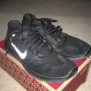 Men’s Nike 10.5 black flyknit running shoes